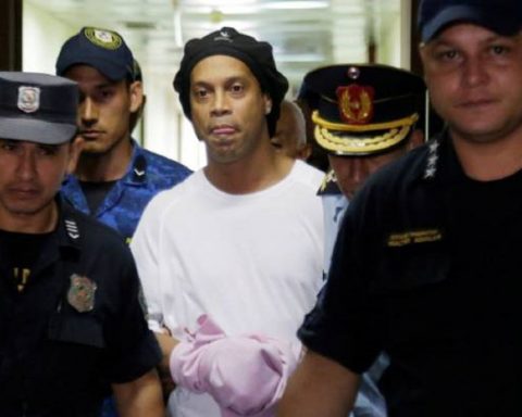 Ronaldinho podría volver a la cárcel: "O paga o paga..."