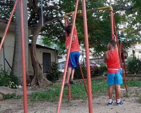 Rust has taken over the playgrounds of Havana