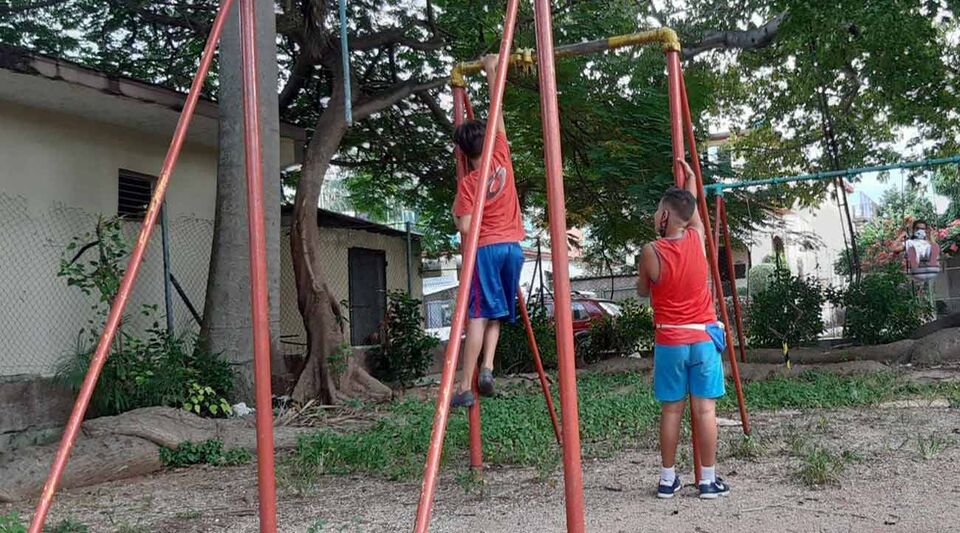 Rust has taken over the playgrounds of Havana