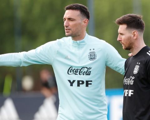 Scaloni: "Messi is fine and, if he continues like this, he will play"