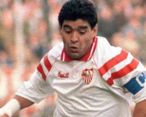 Sevilla remembered Maradona on the anniversary of his death