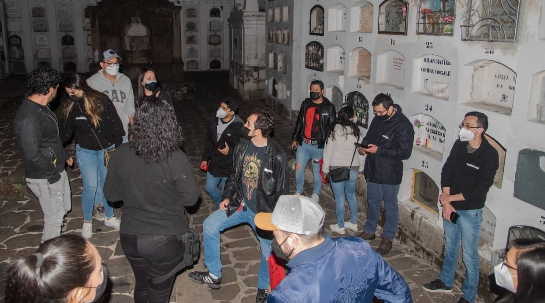 Stories of ghosts and robberies are told in two cemeteries in Quito