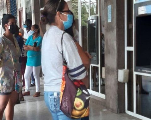 Ten days without being able to withdraw cash with Visa cards at ATMs in Cuba