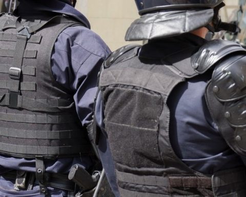 The Interior Ministry put police officers in danger: it did not replace thousands of bulletproof vests expired in 2020