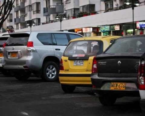 The charge for parking in public space in Bogotá starts firm