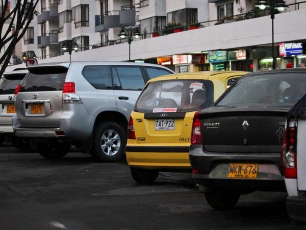 The charge for parking in public space in Bogotá starts firm