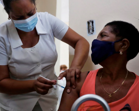 The decrease in covid in Cuba is due to the vaccine and "costly effect of infection immunity"