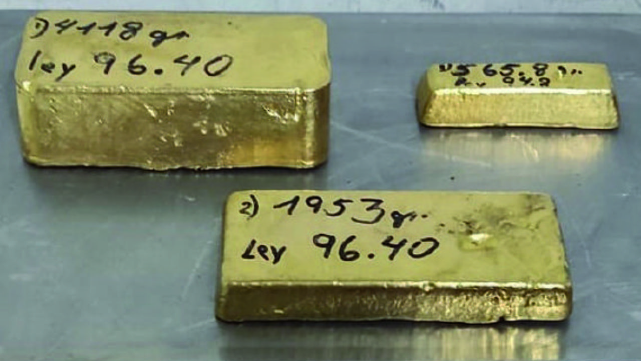 They observe lack of control in the exit of gold from the country