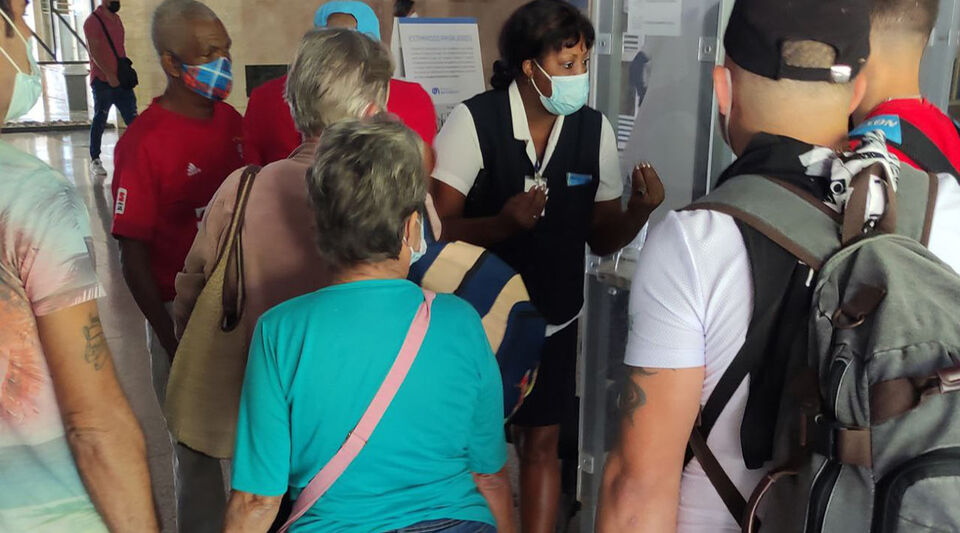 They restrict access to only travelers at the Havana Bus Terminal