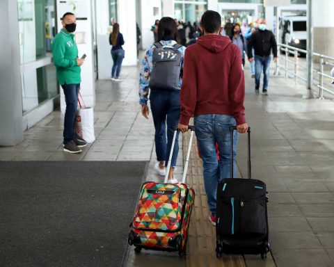 They warn of possible delays in flights from El Dorado Airport this Friday