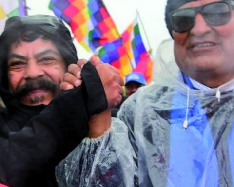 Two ambassadors are accused of interference for marching with Morales