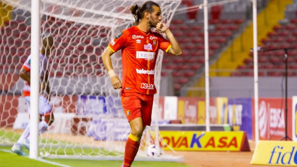 El veterano delantero de 34 años va camino de lograr los mejores registros de su carrera y es la pieza clave en el liderato de su equipo en el Apertura.