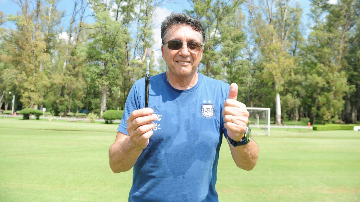 Miguel Ángel Micó, cuando entrenaba a las inferiores de Argentina, en 2016. Habla de cuando estaba en Racing. Y llegó De Paul.