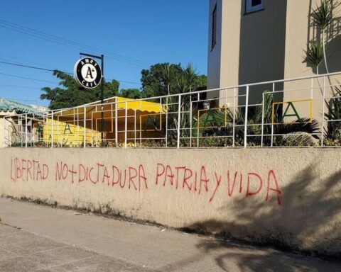 A huge red sign asked "Liberty" for several hours on a wall in Havana