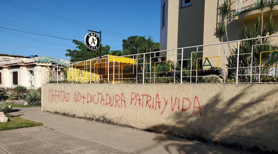 A huge red sign asked "Liberty" for several hours on a wall in Havana