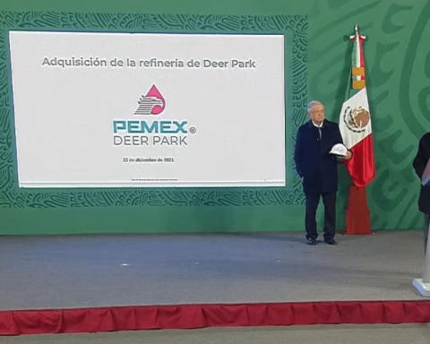 AMLO announces that the US has already authorized the sale of the Deer Park refinery to Pemex