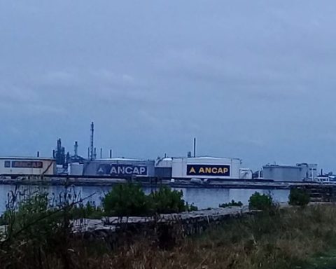 ANCAP denounces damage to the refinery due to the strike and the union rejects accusations