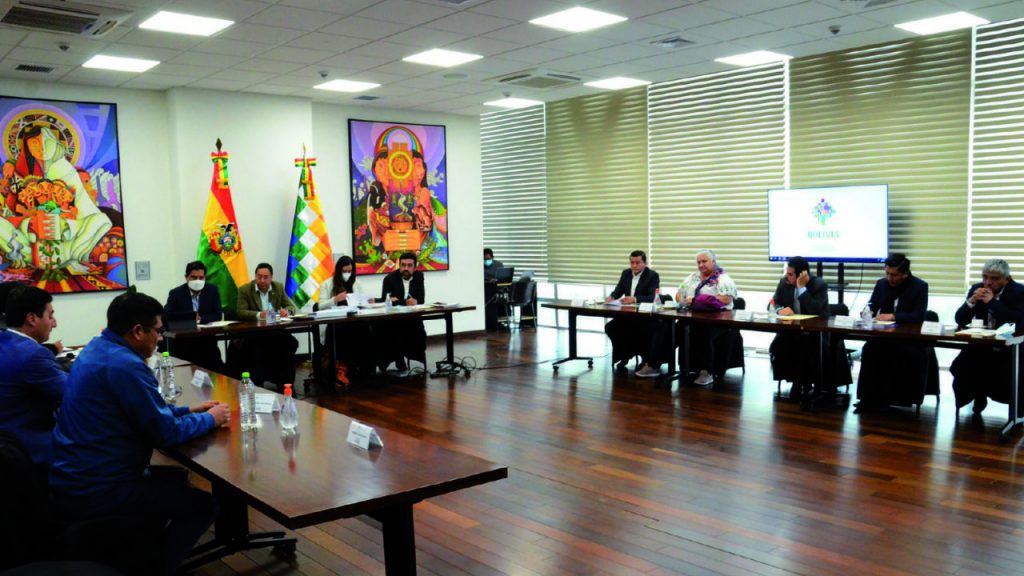 Arce and nine mayors of different tendencies trace the route of dialogue