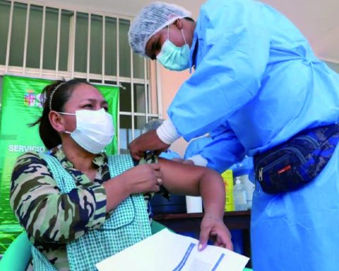 Bolivia reports 1,844 covid cases and vaccinates 110,243 children from 5 to 11 years old