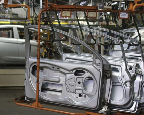 Camex reduces import tax for auto parts to 2%