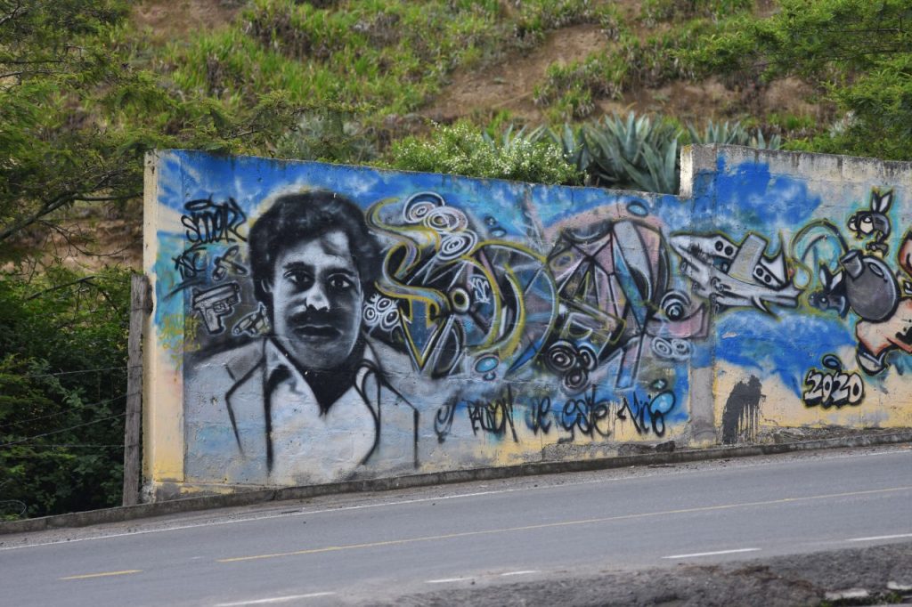 Criminal organizations paint murals to claim territories