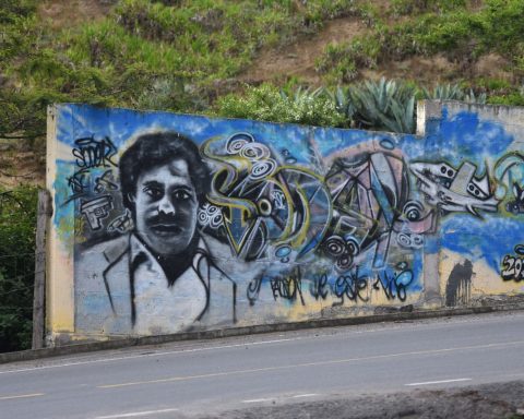 Criminal organizations paint murals to claim territories