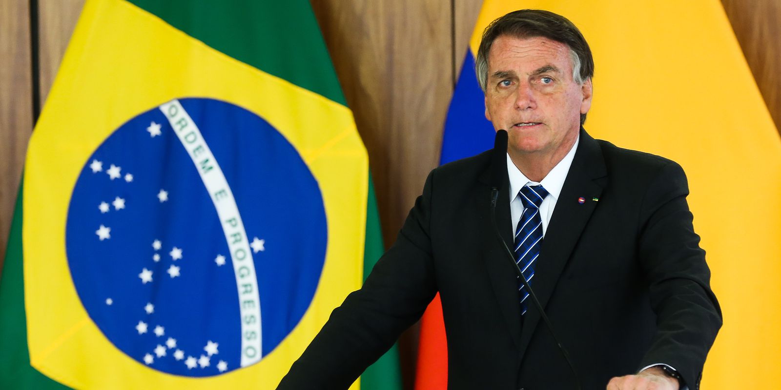 Decree creates funds to pay Brazil Aid of R$400 in December