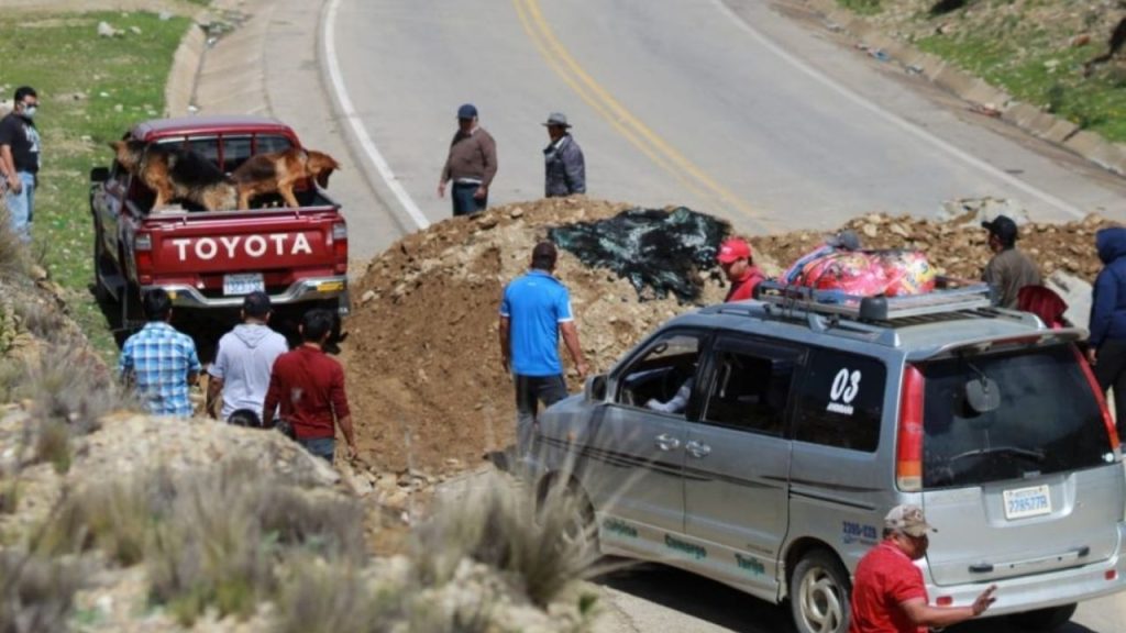 Determine blockade and indefinite vigil in Tarija for the restitution of Law 206