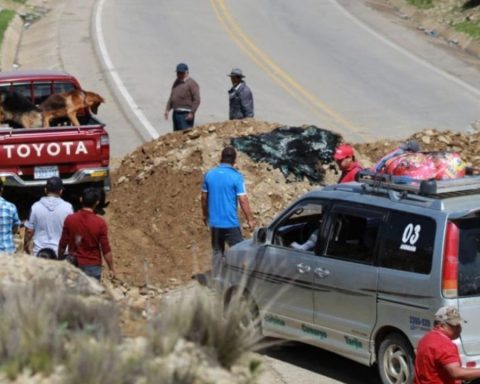 Determine blockade and indefinite vigil in Tarija for the restitution of Law 206