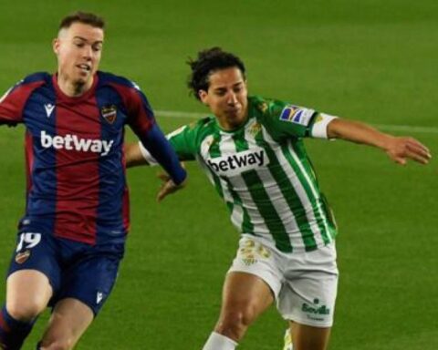 Diego Lainez will not leave Betis in the winter market