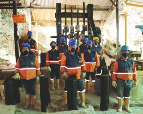 Duque Government has formalized 10,000 miners