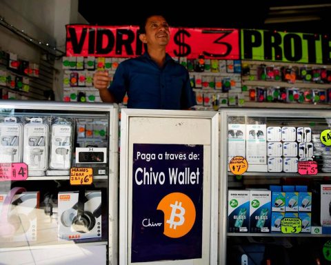 El Salvador enters three months after the use of bitcoin as a payment currency