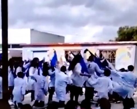 Fake news: Primary school children in Canelones shouting "Long live the Broad Front"?