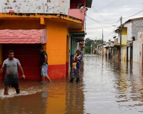 Floods kill 24 people in Bahia