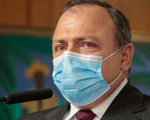 Former Minister Pazuello is hospitalized after a motorcycle accident in Rio