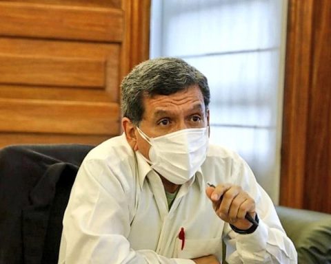 Hernando Cevallos denies that he is thinking of resigning as Minister of Health