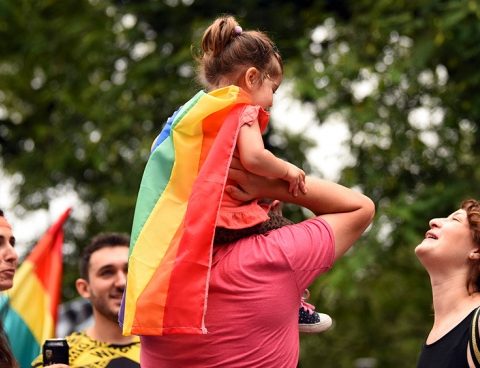 LGBTIQ + protesters dressed the streets of Tucumán in colors