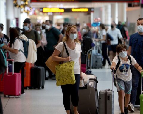 #LaEstampa |  Vaccinate travelers at airports