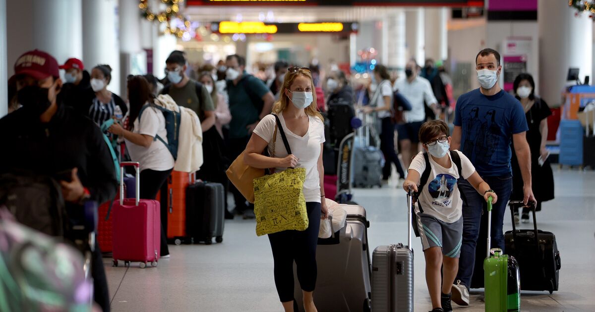 #LaEstampa |  Vaccinate travelers at airports