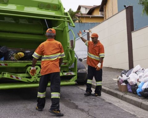 Mayor of Rocha announces award to workers who "did not stop" and sparked controversy