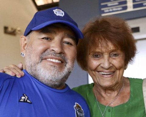 Mothers of Plaza de Mayo denounce the theft of shirts signed by Maradona
