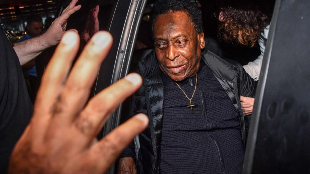 Pelé, hospitalizado de nuevo