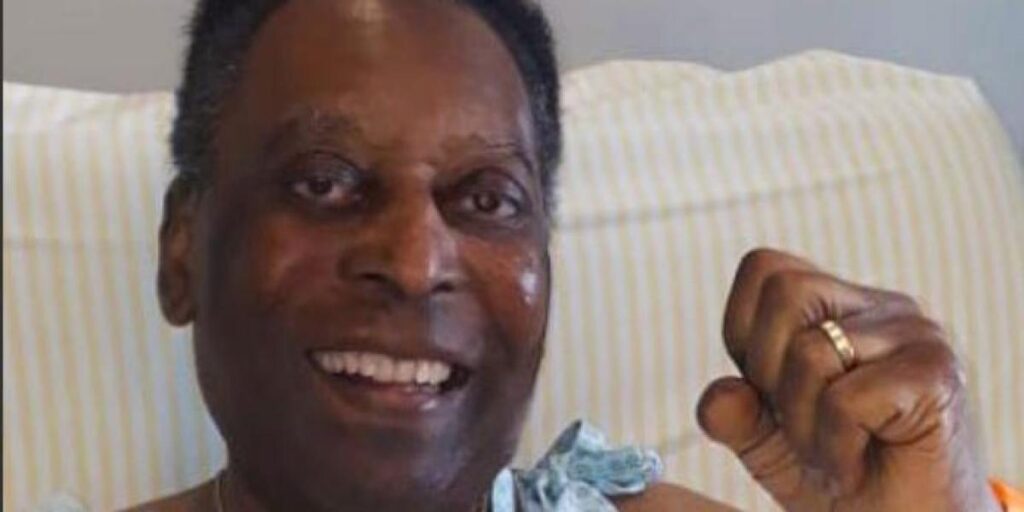 Pelé is discharged and will continue his colon tumor treatment at home