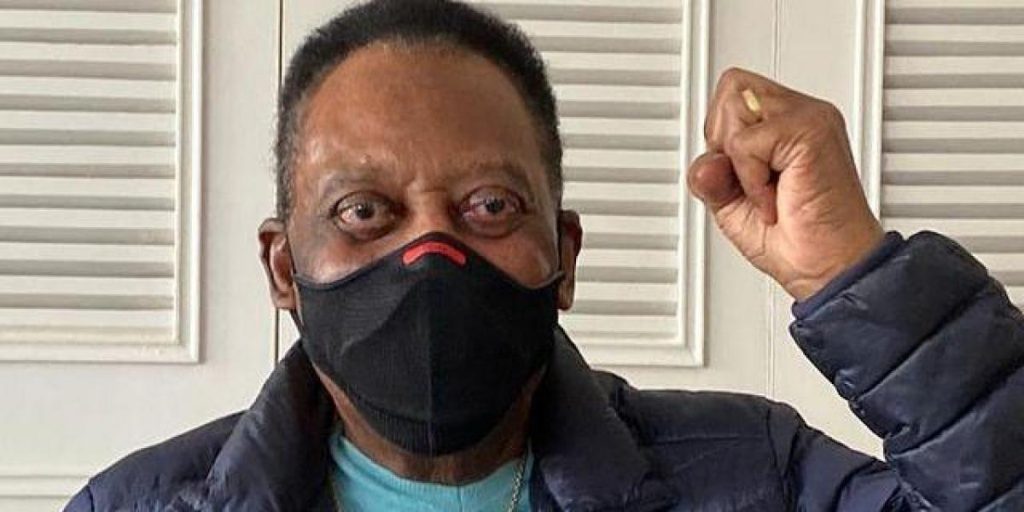 Pele returns to the hospital