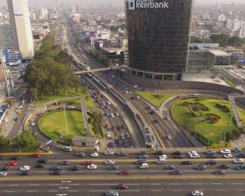 Peruvian government receives international recognition for issuance of 101-year bonds