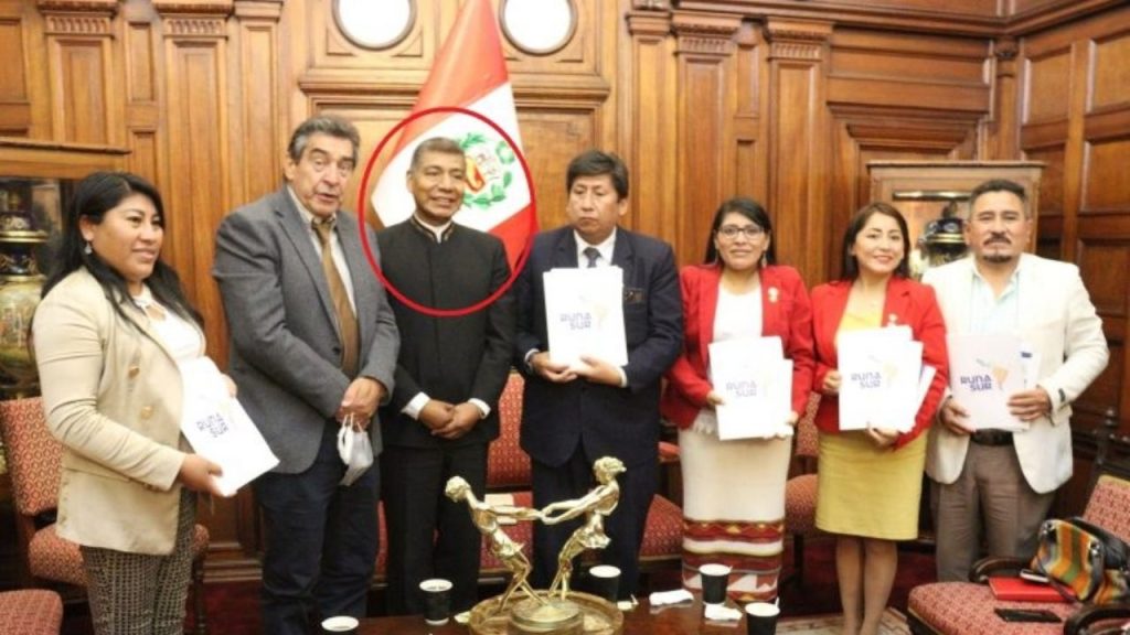 Peruvian press shows Huanacuni as the former foreign minister of Evo who walked through his Congress