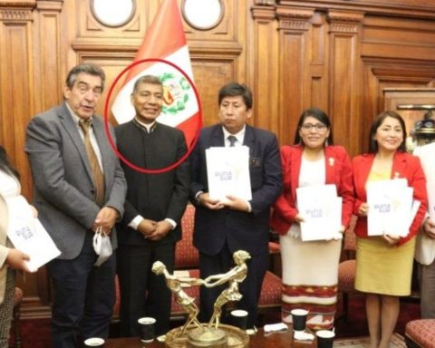 Peruvian press shows Huanacuni as the former foreign minister of Evo who walked through his Congress