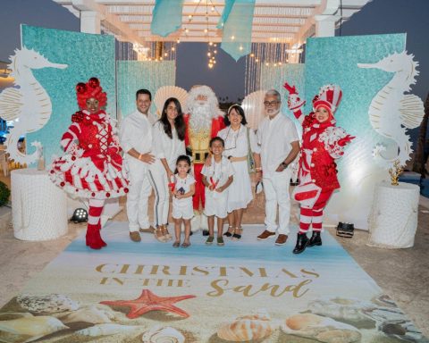 Playa Nueva Romana festeja su fiesta “Christmas in the sand” en el Beach Club