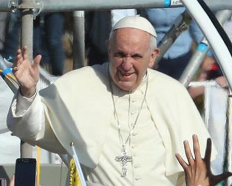 Pope Francis invited President Pedro Castillo to visit the Vatican "soon"