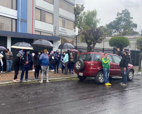 OBRAS . El asfalto de una vías tiene una vida útil de 12 a 15 años. La falta de mantenimiento incide en su deterioro.